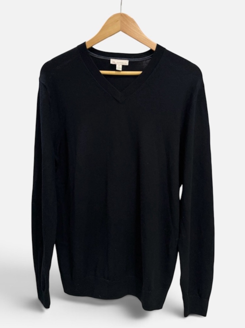 GAP Men's V-Neck Sweater in Black Marino Wool